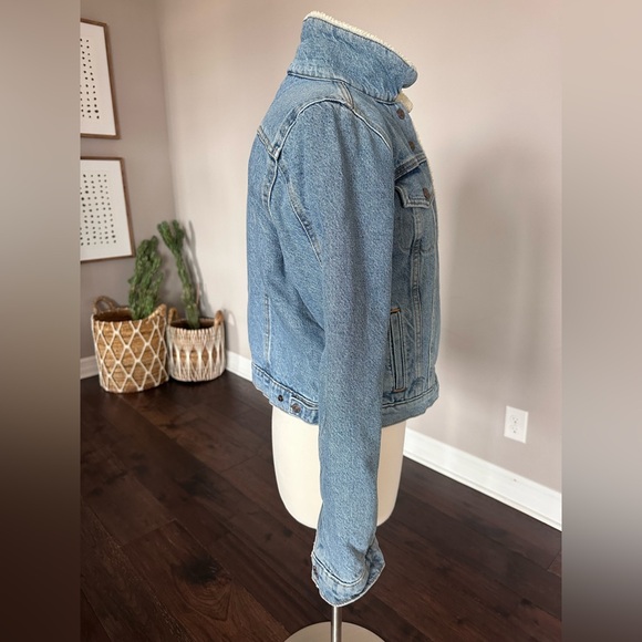 Levi's Original Cropped Sherpa Trucker Denim Jean Jacket Women's Large NWTs - Picture 7 of 16